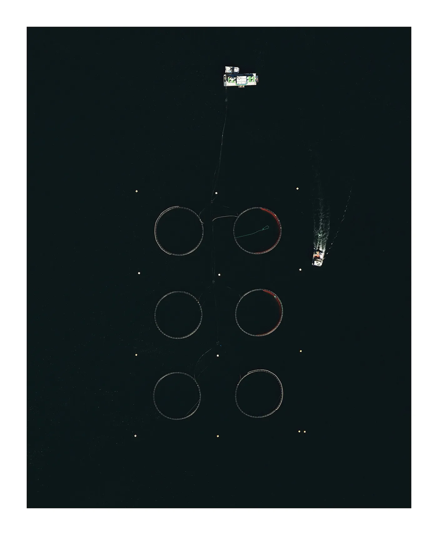 Farming Patterns - la géométrie des fermes de pisciculture Farming Patterns la geometrie des fermes de pisciculture vestland norvege 11 Farming-Patterns-la-geometrie-des-fermes-de-pisciculture-vestland-norvege