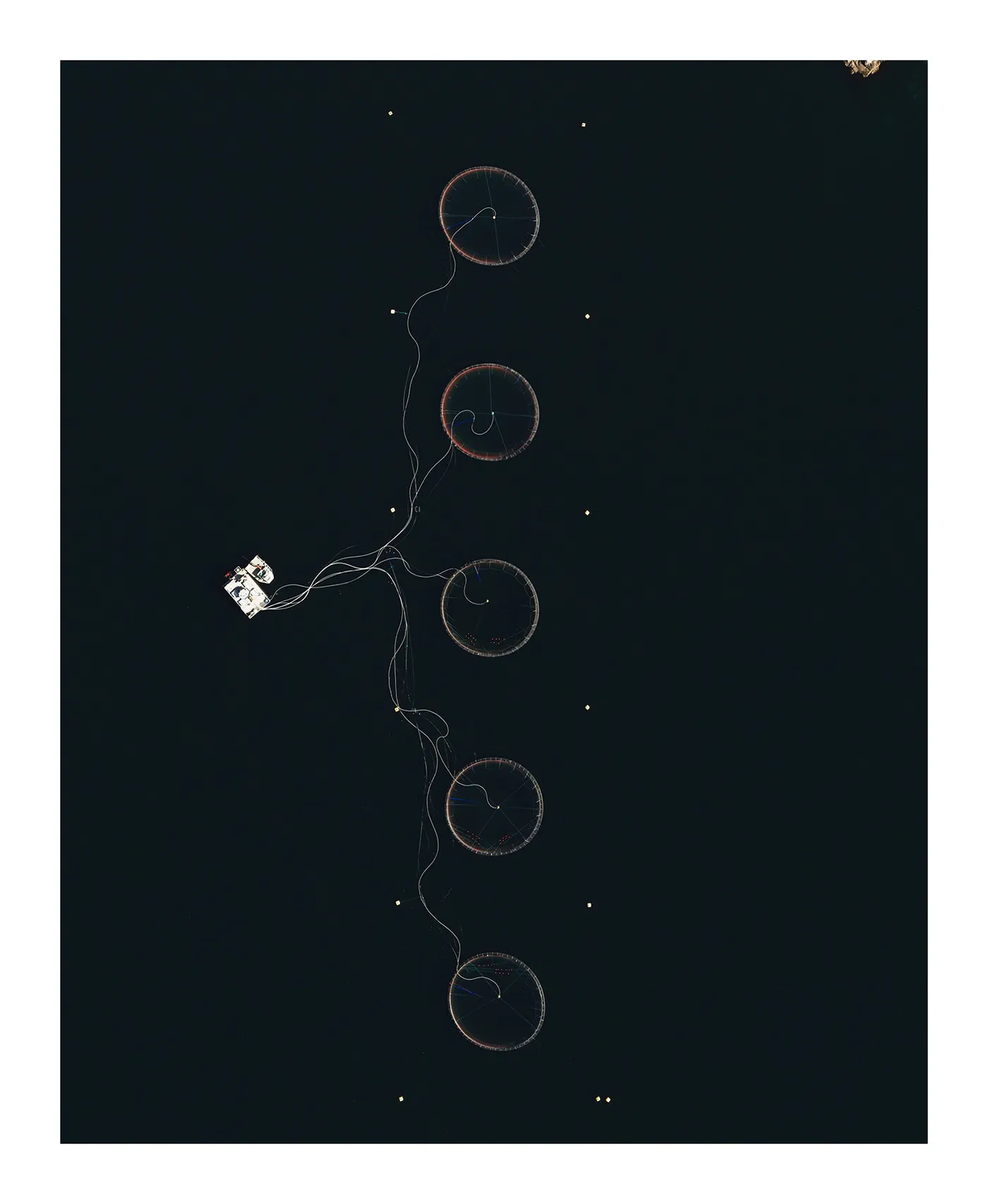 Farming Patterns - la géométrie des fermes de pisciculture Farming Patterns la geometrie des fermes de pisciculture vestland norvege 12 Farming-Patterns-la-geometrie-des-fermes-de-pisciculture-vestland-norvege