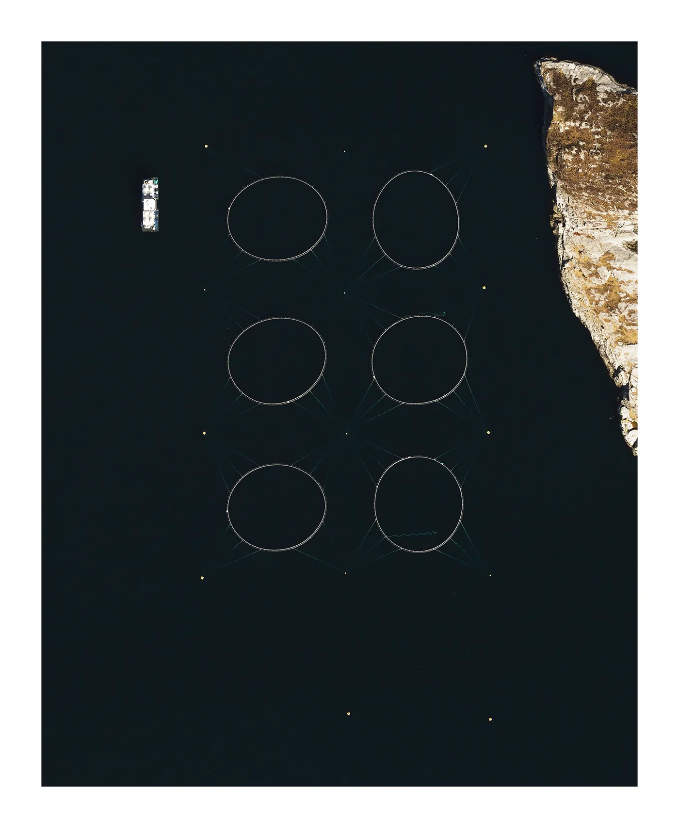 Farming Patterns - la géométrie des fermes de pisciculture Farming Patterns la geometrie des fermes de pisciculture vestland norvege 3 Farming-Patterns-la-geometrie-des-fermes-de-pisciculture-vestland-norvege