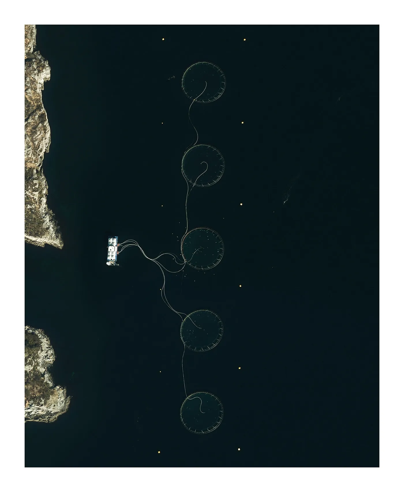 Farming Patterns - la géométrie des fermes de pisciculture Farming Patterns la geometrie des fermes de pisciculture vestland norvege 4 Farming-Patterns-la-geometrie-des-fermes-de-pisciculture-vestland-norvege