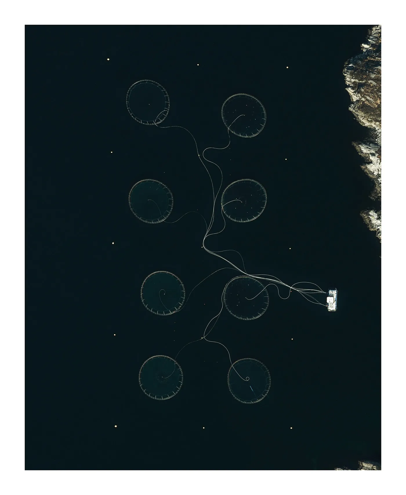 Farming Patterns - la géométrie des fermes de pisciculture Farming Patterns la geometrie des fermes de pisciculture vestland norvege 5 Farming-Patterns-la-geometrie-des-fermes-de-pisciculture-vestland-norvege