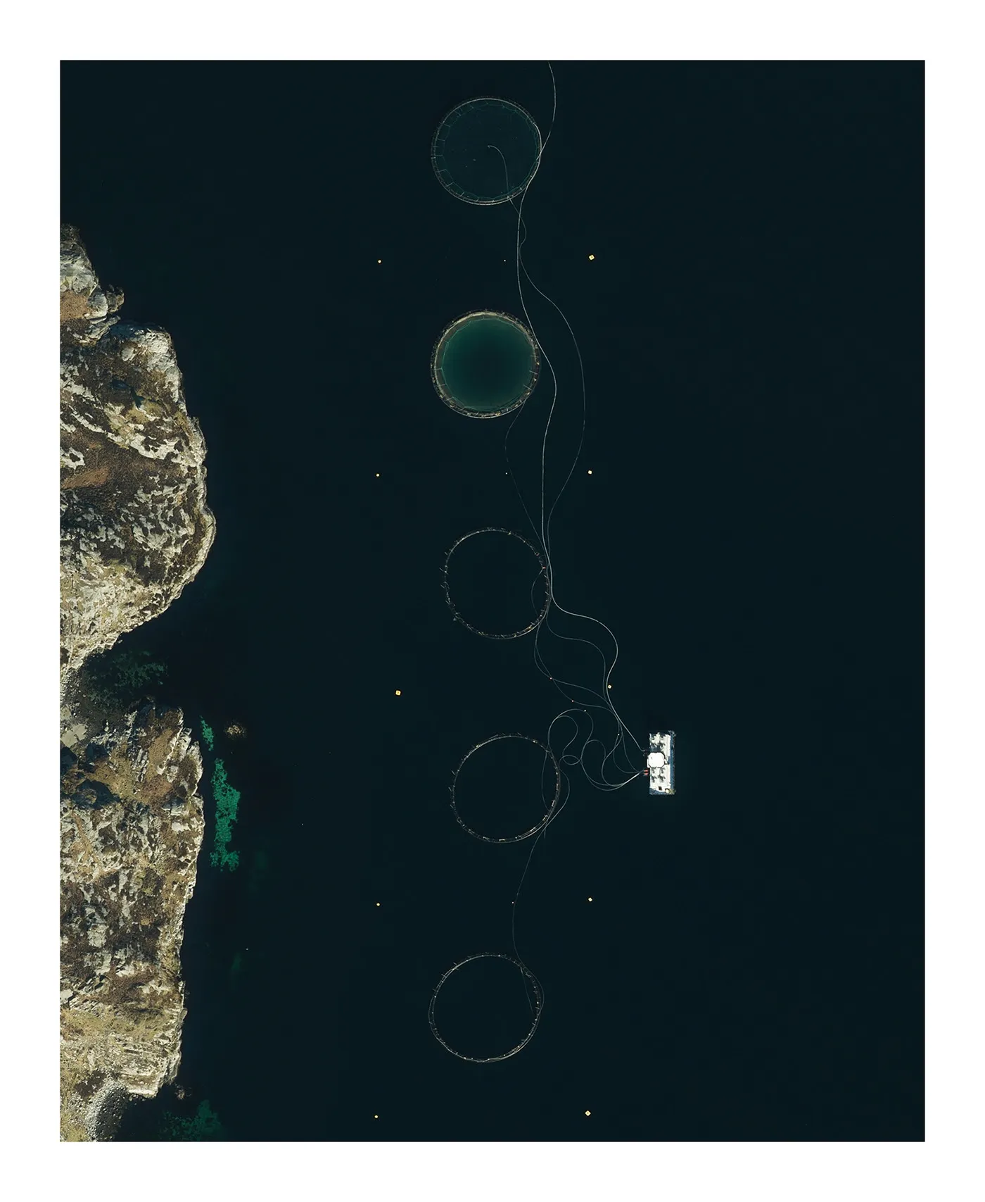 Farming Patterns - la géométrie des fermes de pisciculture Farming Patterns la geometrie des fermes de pisciculture vestland norvege 6 Farming-Patterns-la-geometrie-des-fermes-de-pisciculture-vestland-norvege
