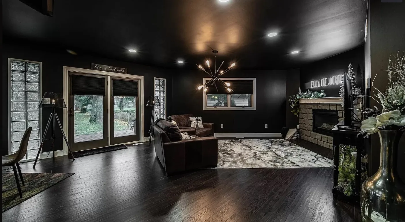 La maison la plus noire - une vraie maison gothique La maison la plus noire une vraie maison gothique 4 La-maison-la-plus-noire-une-vraie-maison-gothique-4