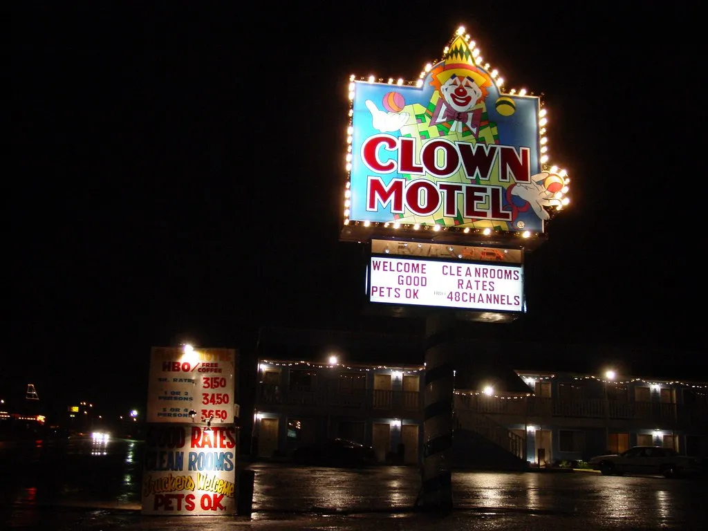 Le Clown Motel, le motel le plus terrifiant du monde Le Clown Motel le motel le plus terrifiant du monde Tonopah nevada 3 Le-Clown-Motel-le-motel-le-plus-terrifiant-du-monde-Tonopah-nevada-3