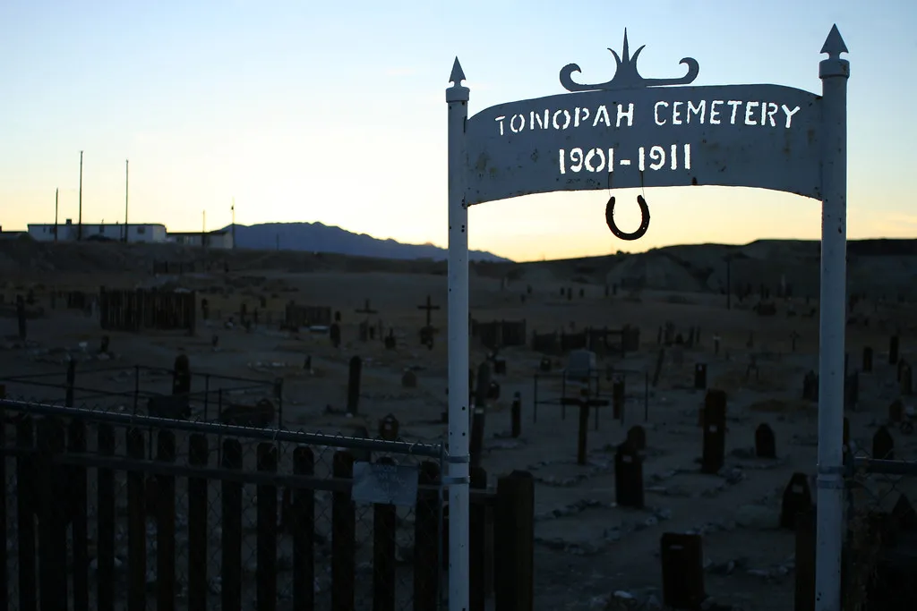 Le Clown Motel, le motel le plus terrifiant du monde Le Clown Motel le motel le plus terrifiant du monde Tonopah nevada 7 cimetiere Le-Clown-Motel-le-motel-le-plus-terrifiant-du-monde-Tonopah-nevada-7-cimetiere