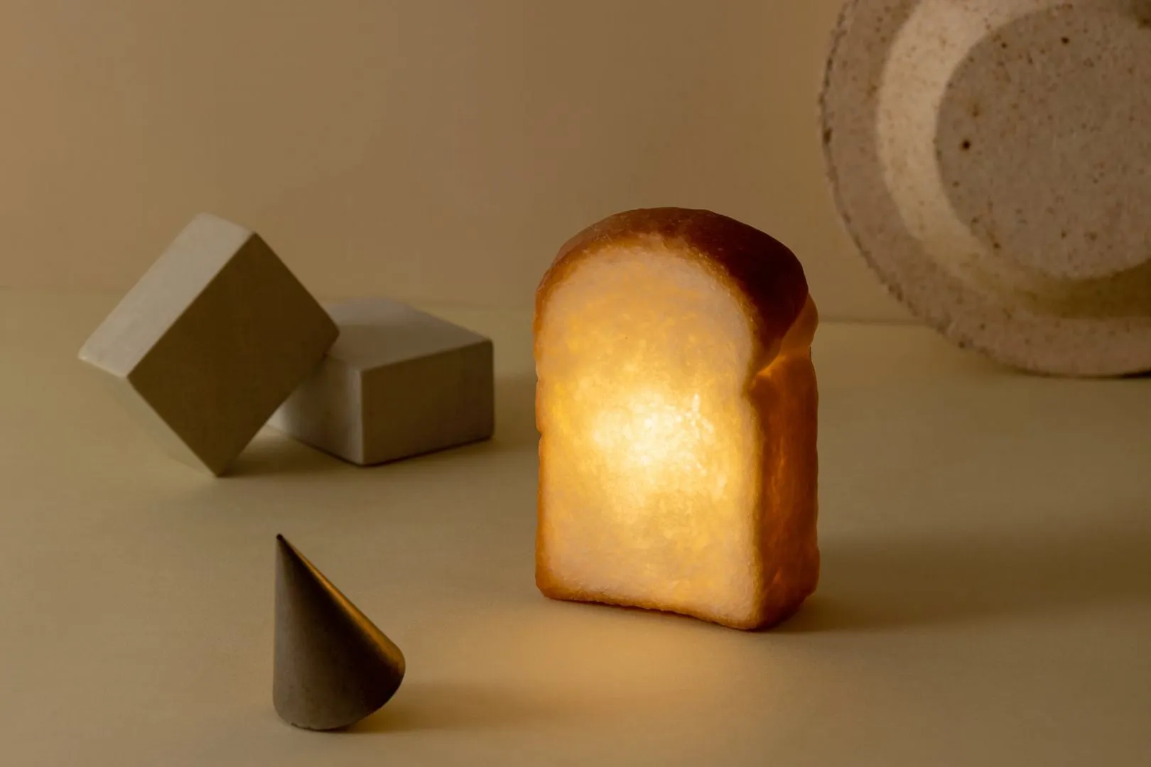 Le recyclage de viennoiseries et de pains en lampes Le recyclage de viennoiseries et de pains en lampes yukiko morita pampshade 8 Le-recyclage-de-viennoiseries-et-de-pains-en-lampes-yukiko-morita-pampshade