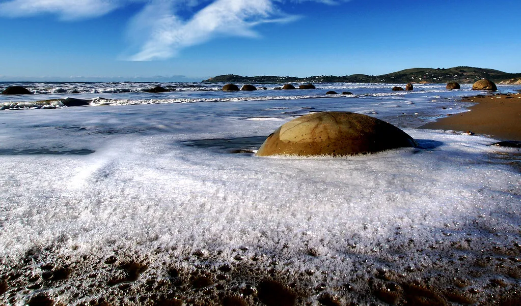 Les étranges boules rocheuses de Moeraki, les Moeraki Boulders Les etranges boules rocheuses de Moeraki les Moeraki Boulders koekohe nouvelle zelande 12 Les-etranges-boules-rocheuses-de-Moeraki-les-Moeraki-Boulders-koekohe-nouvelle-zelande-12
