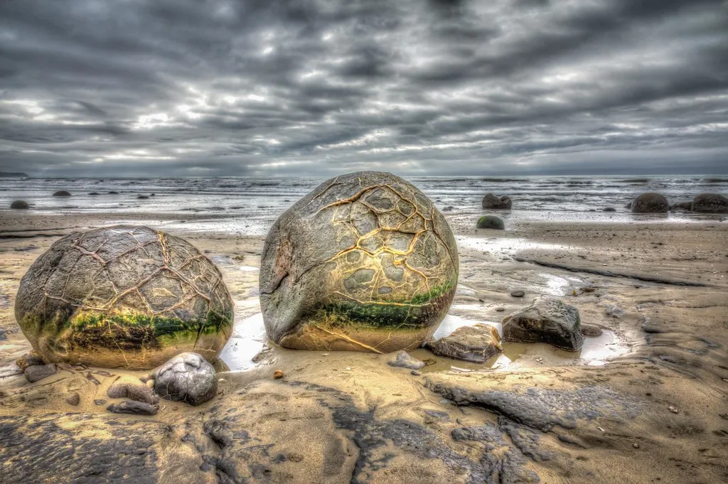 Les étranges boules rocheuses de Moeraki, les Moeraki Boulders Les etranges boules rocheuses de Moeraki les Moeraki Boulders koekohe nouvelle zelande 5 Les-etranges-boules-rocheuses-de-Moeraki-les-Moeraki-Boulders-koekohe-nouvelle-zelande-5