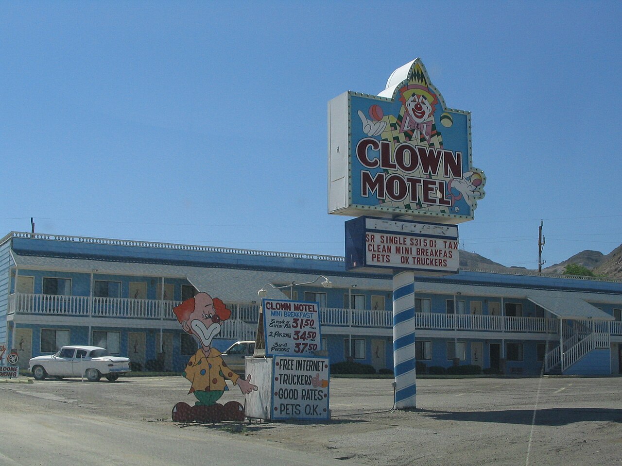 Clown Motel de Tonopah en 2008 avant sa rénovation Clown Motel de Tonopah en 2008 avant sa rénovation