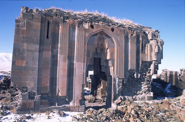 la cité abandonnée de Ani, la ville aux mille et une églises la cite abandonnee de Ani la ville aux mille et une eglises turquie armenie 11 la-cite-abandonnee-de-Ani-la-ville-aux-mille-et-une-eglises-turquie-armenie-11