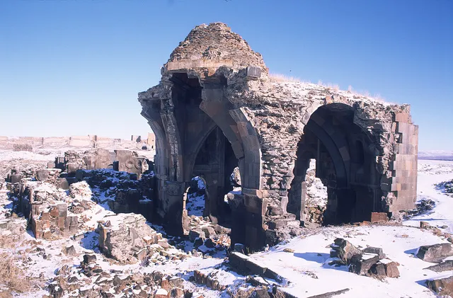 la cité abandonnée de Ani, la ville aux mille et une églises la cite abandonnee de Ani la ville aux mille et une eglises turquie armenie 12 la-cite-abandonnee-de-Ani-la-ville-aux-mille-et-une-eglises-turquie-armenie-12