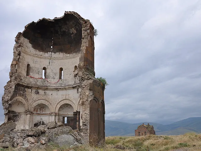 la cité abandonnée de Ani, la ville aux mille et une églises la cite abandonnee de Ani la ville aux mille et une eglises turquie armenie 15 la-cite-abandonnee-de-Ani-la-ville-aux-mille-et-une-eglises-turquie-armenie-15