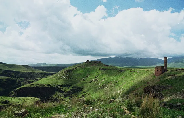 la cité abandonnée de Ani, la ville aux mille et une églises la cite abandonnee de Ani la ville aux mille et une eglises turquie armenie 19 la-cite-abandonnee-de-Ani-la-ville-aux-mille-et-une-eglises-turquie-armenie-19