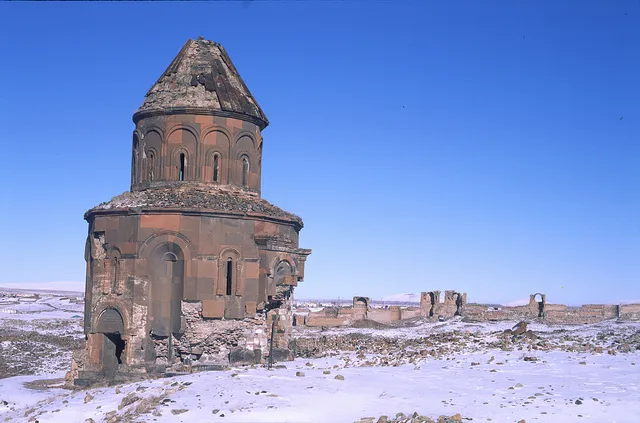 la cité abandonnée de Ani, la ville aux mille et une églises la cite abandonnee de Ani la ville aux mille et une eglises turquie armenie 23 la-cite-abandonnee-de-Ani-la-ville-aux-mille-et-une-eglises-turquie-armenie-23