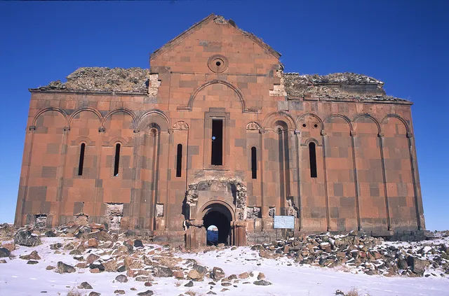 la cité abandonnée de Ani, la ville aux mille et une églises la cite abandonnee de Ani la ville aux mille et une eglises turquie armenie 4 la-cite-abandonnee-de-Ani-la-ville-aux-mille-et-une-eglises-turquie-armenie-4