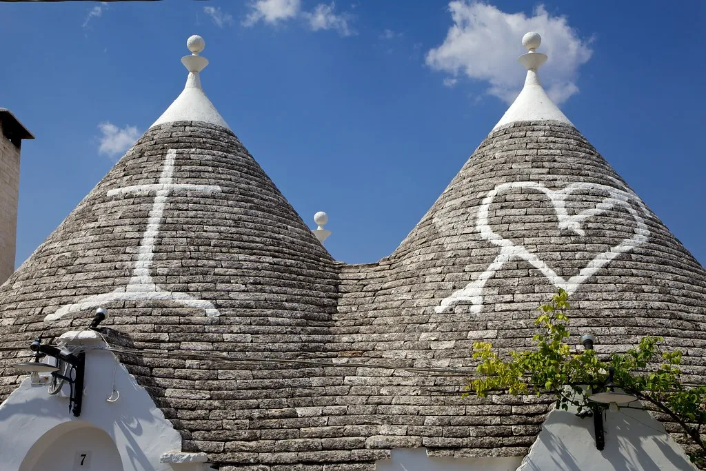 Alberobello et ses trulli, village de conte de fée d'Italie Alberobello et ses trulli village de conte de fee d Italie pouilles 10 Alberobello-et-ses-trulli-village-de-conte-de-fee-d-Italie-pouilles-1