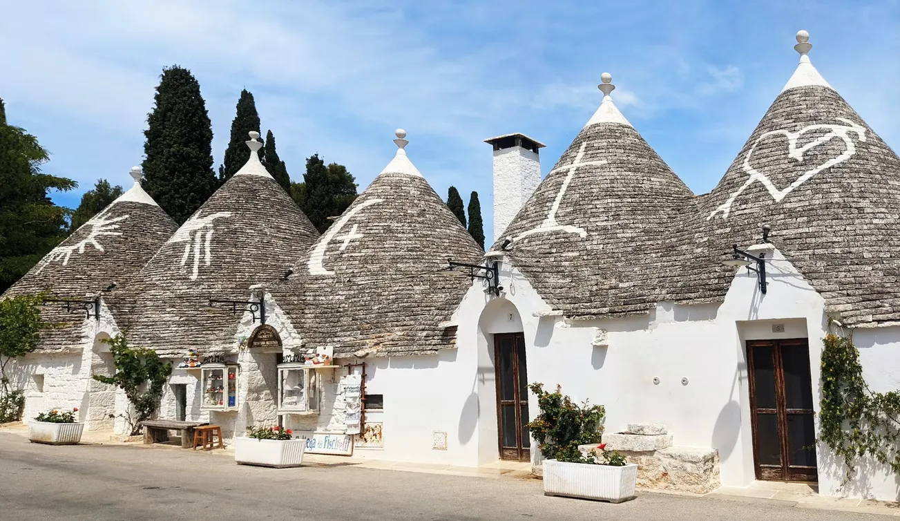 Alberobello et ses trulli, village de conte de fée d'Italie Alberobello et ses trulli village de conte de fee d Italie pouilles 3 Alberobello-et-ses-trulli-village-de-conte-de-fee-d-Italie-pouilles-3