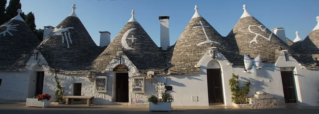 Alberobello et ses trulli, village de conte de fée d'Italie Alberobello et ses trulli village de conte de fee d Italie pouilles 7 Alberobello-et-ses-trulli-village-de-conte-de-fee-d-Italie-pouilles-7