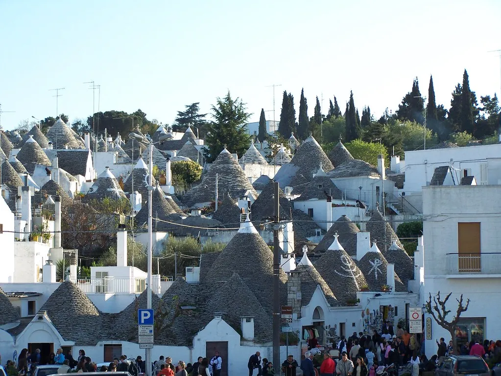Alberobello et ses trulli, village de conte de fée d'Italie Alberobello et ses trulli village de conte de fee d Italie pouilles 9 Alberobello-et-ses-trulli-village-de-conte-de-fee-d-Italie-pouilles-9