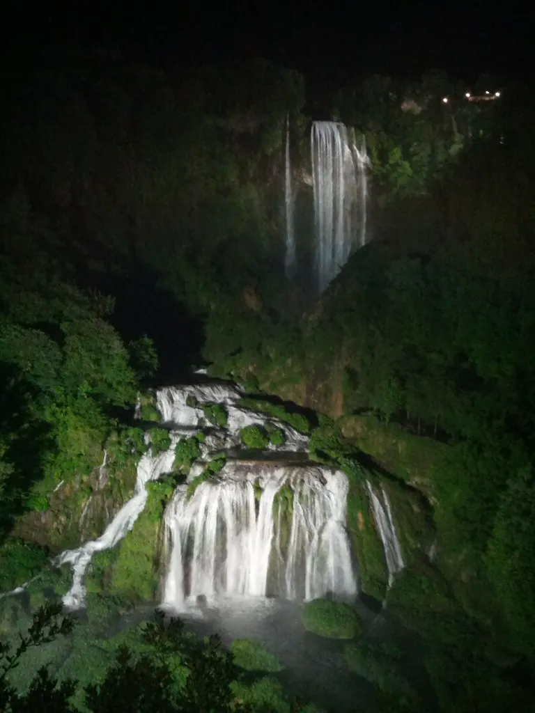 Cascata delle Marmore - la cascade des Marmore Cascata delle Marmore la cascade des Marmore ombrie italie 12 Cascata-delle-Marmore-la-cascade-des-Marmore-ombrie-italie-12