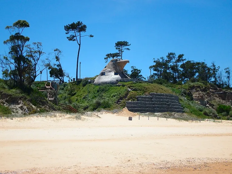 El Águila, maison en forme d'aigle en Uruguay El aguila maison en forme d aigle dauphin en Uruguay villa Argentina 4 El-aguila-maison-en-forme-d-aigle-dauphin-en-Uruguay-villa-Argentina-4
