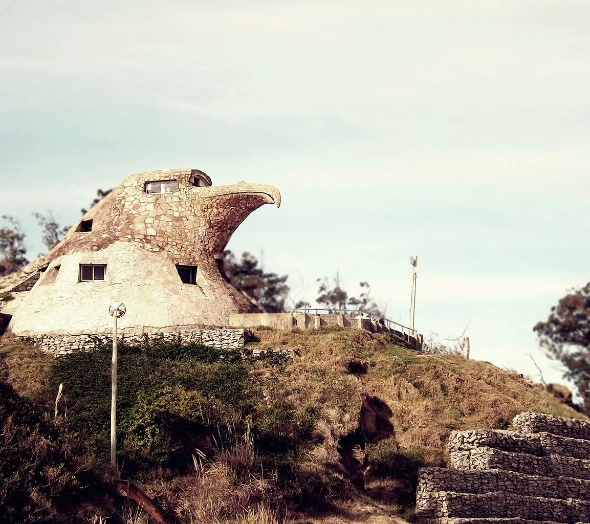 El Águila, maison en forme d'aigle en Uruguay El aguila maison en forme d aigle dauphin en Uruguay villa Argentina 6 El-aguila-maison-en-forme-d-aigle-dauphin-en-Uruguay-villa-Argentina-6