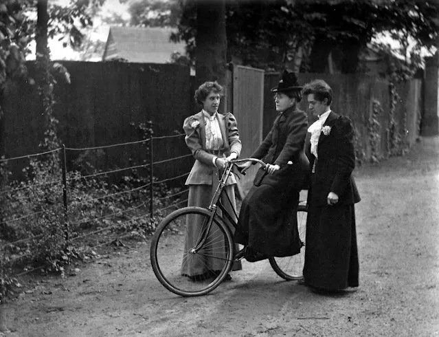 Frances Willard sur son vélo Gladys Frances Willard sur son velo Gladys 2 Frances-Willard-sur-son-velo-Gladys