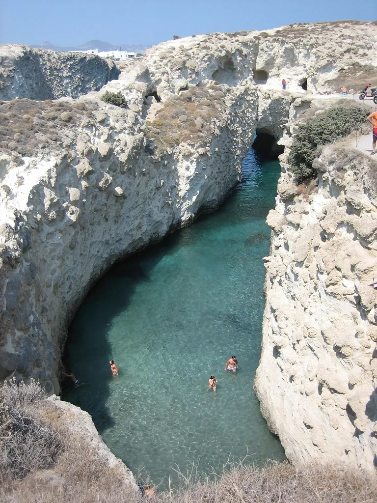 La plage de Papafragas, piscine naturelle de l'île de Milos La plage de Papafragas piscine naturelle de l ile de Milos cyclades grece 3 La-plage-de-Papafragas-piscine-naturelle-de-l-ile-de-Milos-cyclades-grece-3