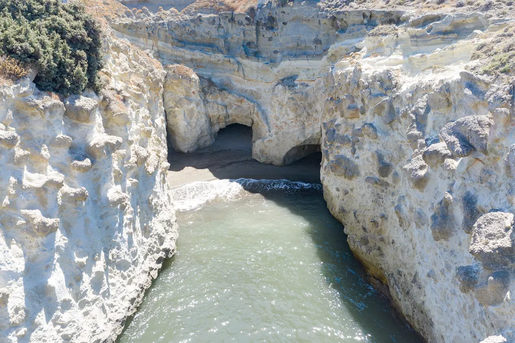 La plage de Papafragas, piscine naturelle de l'île de Milos La plage de Papafragas piscine naturelle de l ile de Milos cyclades grece 7 La-plage-de-Papafragas-piscine-naturelle-de-l-ile-de-Milos-cyclades-grece-7