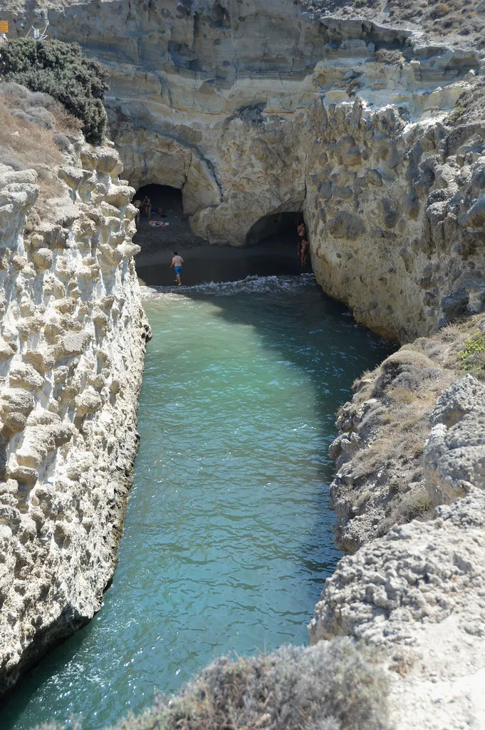 La plage de Papafragas, piscine naturelle de l'île de Milos La plage de Papafragas piscine naturelle de l ile de Milos cyclades grece 8 La-plage-de-Papafragas-piscine-naturelle-de-l-ile-de-Milos-cyclades-grece-8
