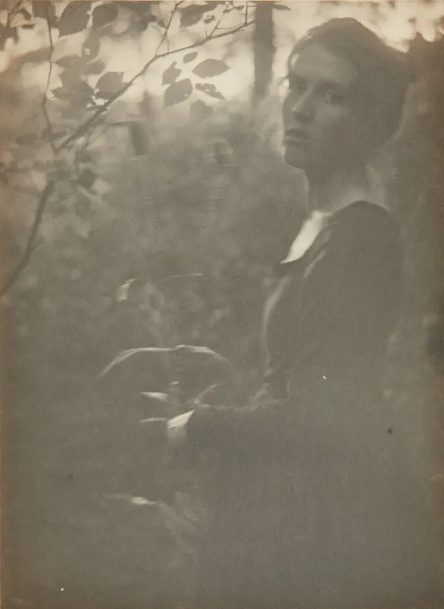 49 magnifiques portraits de femmes par Clarence Hudson White Les magnifiques portraits de Clarence Hudson White portrait de femme noir et blanc 19 Les-magnifiques-portraits-de-Clarence-Hudson-White-portrait-de-femme-noir-et-blanc