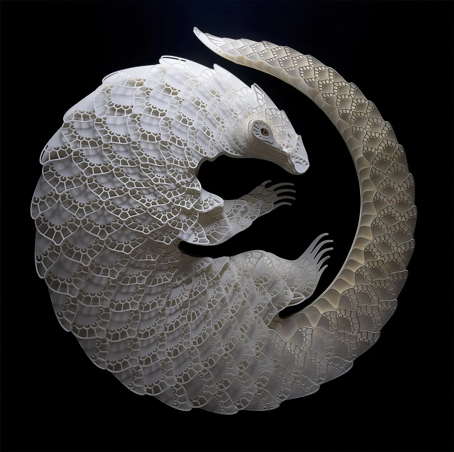 Les sculptures de papier et d'or de Patrick Cabral Les sculptures de papier et d or de Patrick Cabral 2 pangolin Les-sculptures-de-papier-et-d-or-de-Patrick-Cabral-2-pangolin