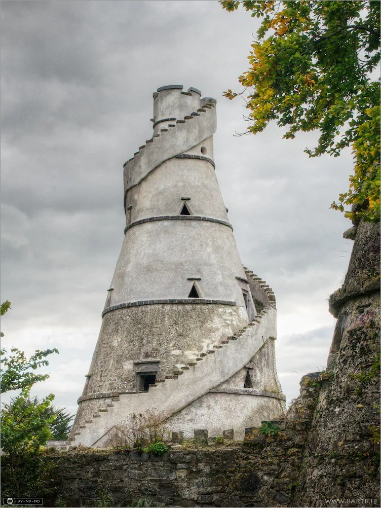 The Wonderful Barn - une fantasque grange en forme de tour en tire-bouchon The Wonderful Barn une fantasque grange en forme de tour en tire bouchon 5 The-Wonderful-Barn-une-fantasque-grange-en-forme-de-tour-en-tire-bouchon-5