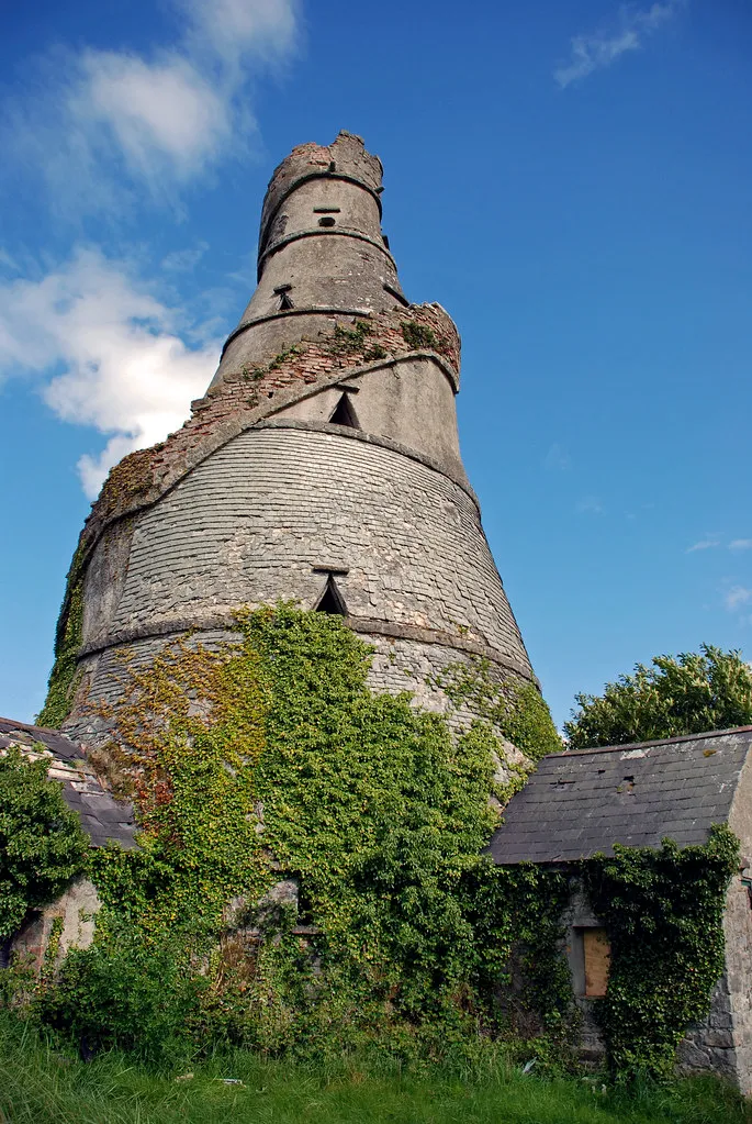 The Wonderful Barn - une fantasque grange en forme de tour en tire-bouchon The Wonderful Barn une fantasque grange en forme de tour en tire bouchon 6 The-Wonderful-Barn-une-fantasque-grange-en-forme-de-tour-en-tire-bouchon-6