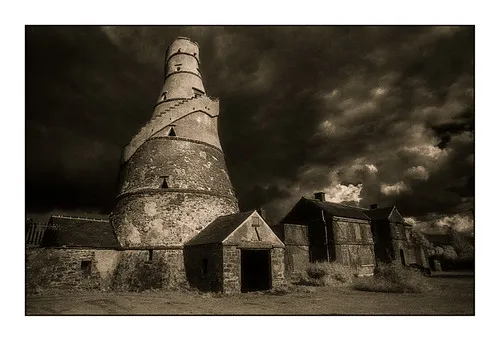 The Wonderful Barn - une fantasque grange en forme de tour en tire-bouchon The Wonderful Barn une fantasque grange en forme de tour en tire bouchon 7 The-Wonderful-Barn-une-fantasque-grange-en-forme-de-tour-en-tire-bouchon-7