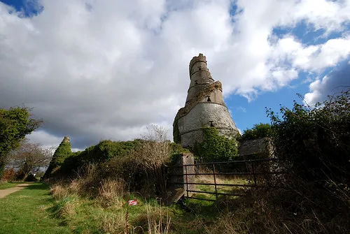 The Wonderful Barn - une fantasque grange en forme de tour en tire-bouchon The Wonderful Barn une fantasque grange en forme de tour en tire bouchon 8 The-Wonderful-Barn-une-fantasque-grange-en-forme-de-tour-en-tire-bouchon-8