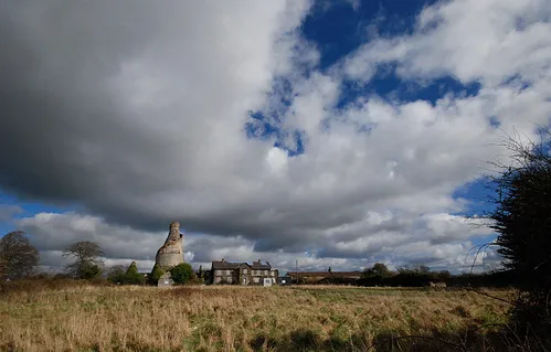 The Wonderful Barn - une fantasque grange en forme de tour en tire-bouchon The Wonderful Barn une fantasque grange en forme de tour en tire bouchon 9 The-Wonderful-Barn-une-fantasque-grange-en-forme-de-tour-en-tire-bouchon-9