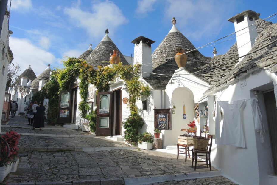 Alberobello et ses trulli, le village emblématique des Pouilles alberobello trulli en magasins alberobello trulli en magasins