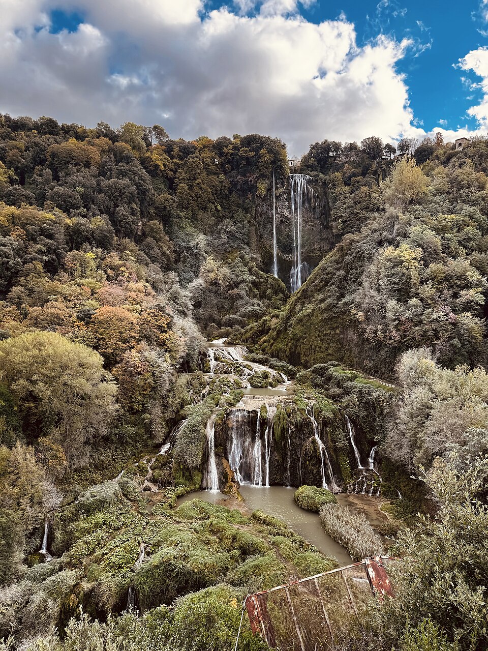 Cascata delle Marmore à débit réduit en dehors du lâcher d’eau Cascata delle Marmore à débit réduit en dehors du lâcher d’eau