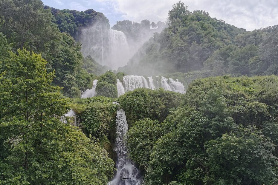 Cascata delle Marmore, la cascade artificielle façonnée par les Romains cascata delle marmore terni ombrie Cascata delle Marmore près de Terni en Ombrie