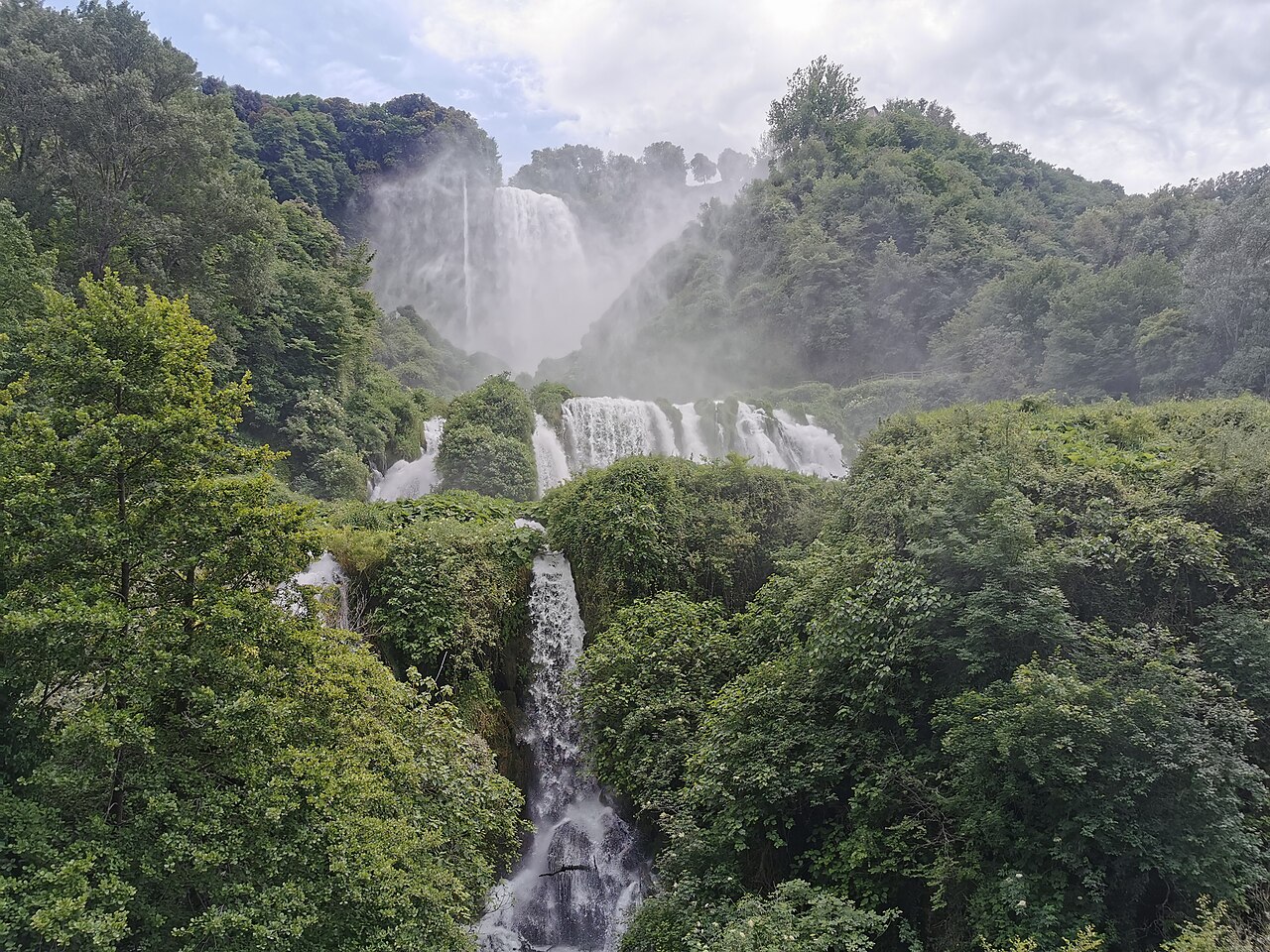 Cascata delle Marmore près de Terni en Ombrie Cascata delle Marmore près de Terni en Ombrie