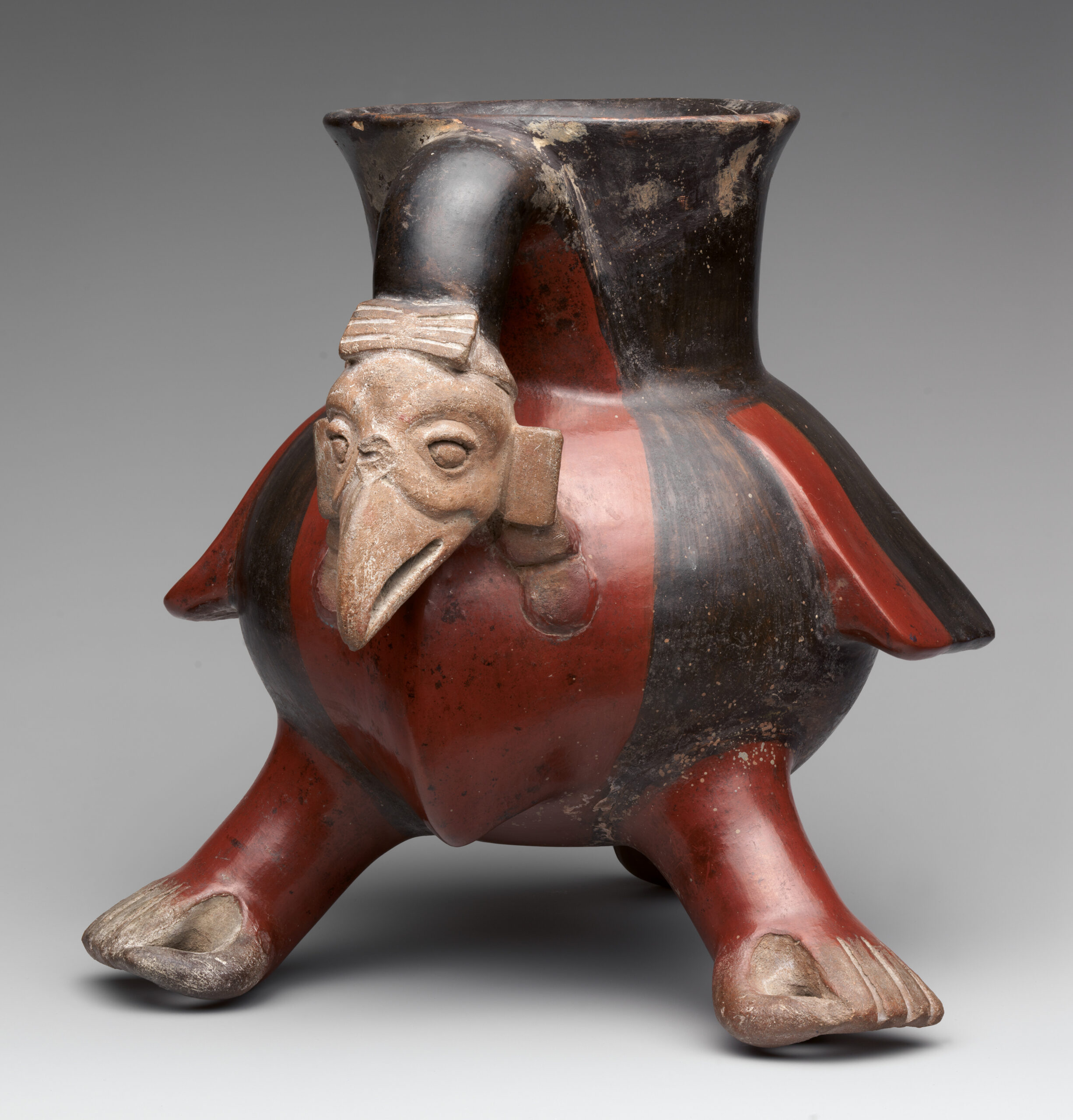 Vase mexica représentant probablement un sarcoramphe roi entre 1200 et 1521 Vase mexica représentant probablement un sarcoramphe roi entre 1200 et 1521