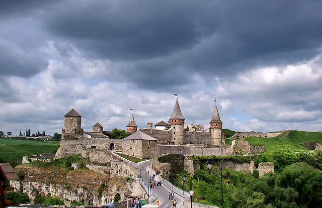7 merveilles d' Ukraine 7 merveilles d ukraine Kamianets Podilskyi chateau 1 7-merveilles-d-ukraine-Kamianets-Podilskyi-chateau-1