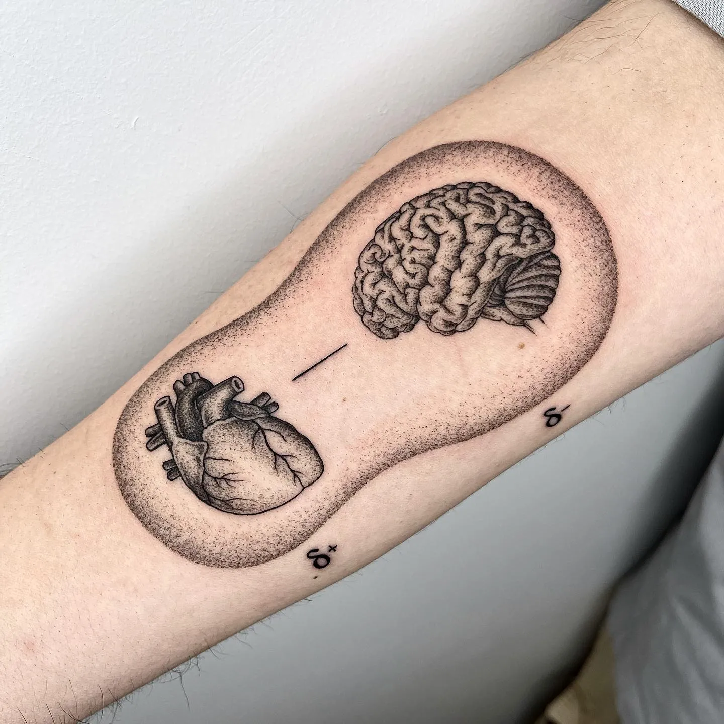 De nouveaux tatouages scientifiques et bizarres par Michele Volpi De nouveaux tatouages scientifiques et bizarres par Michele Volpi 12 De-nouveaux-tatouages-scientifiques-et-bizarres-par-Michele-Volpi