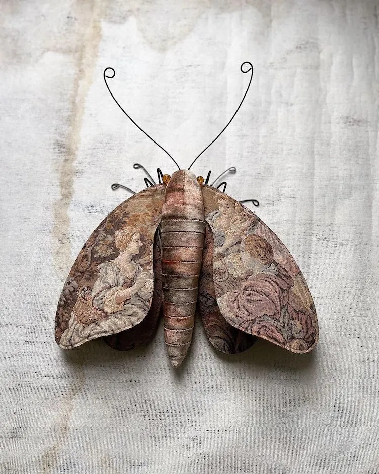 Des papillons brodés avec des tapisseries vintages par Larysa Bernhardt Des papillons brodes avec des tapisseries vintages par Larysa Bernhardt 11 Des-papillons-brodes-avec-des-tapisseries-vintages-par-Larysa-Bernhardt