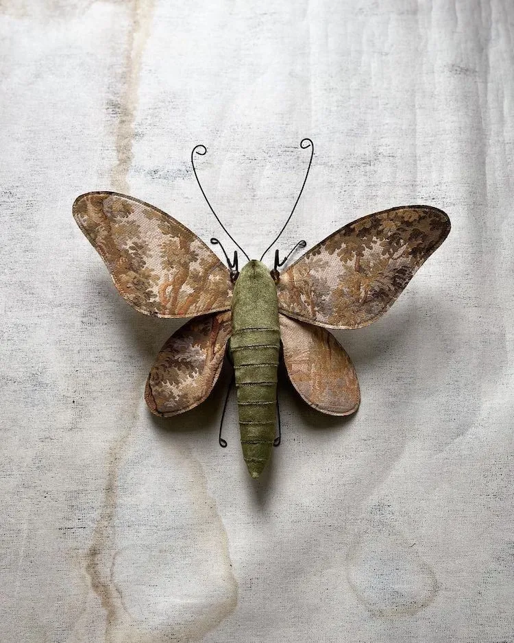 Des papillons brodés avec des tapisseries vintages par Larysa Bernhardt Des papillons brodes avec des tapisseries vintages par Larysa Bernhardt 2 Des-papillons-brodes-avec-des-tapisseries-vintages-par-Larysa-Bernhardt