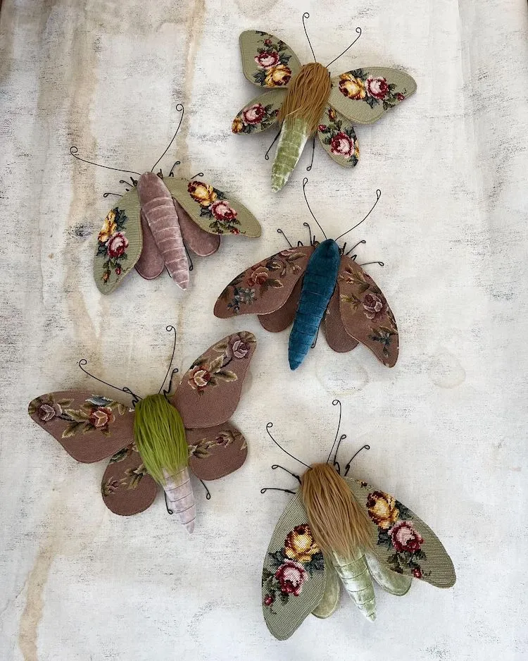 Des papillons brodés avec des tapisseries vintages par Larysa Bernhardt Des papillons brodes avec des tapisseries vintages par Larysa Bernhardt 3 Des-papillons-brodes-avec-des-tapisseries-vintages-par-Larysa-Bernhardt