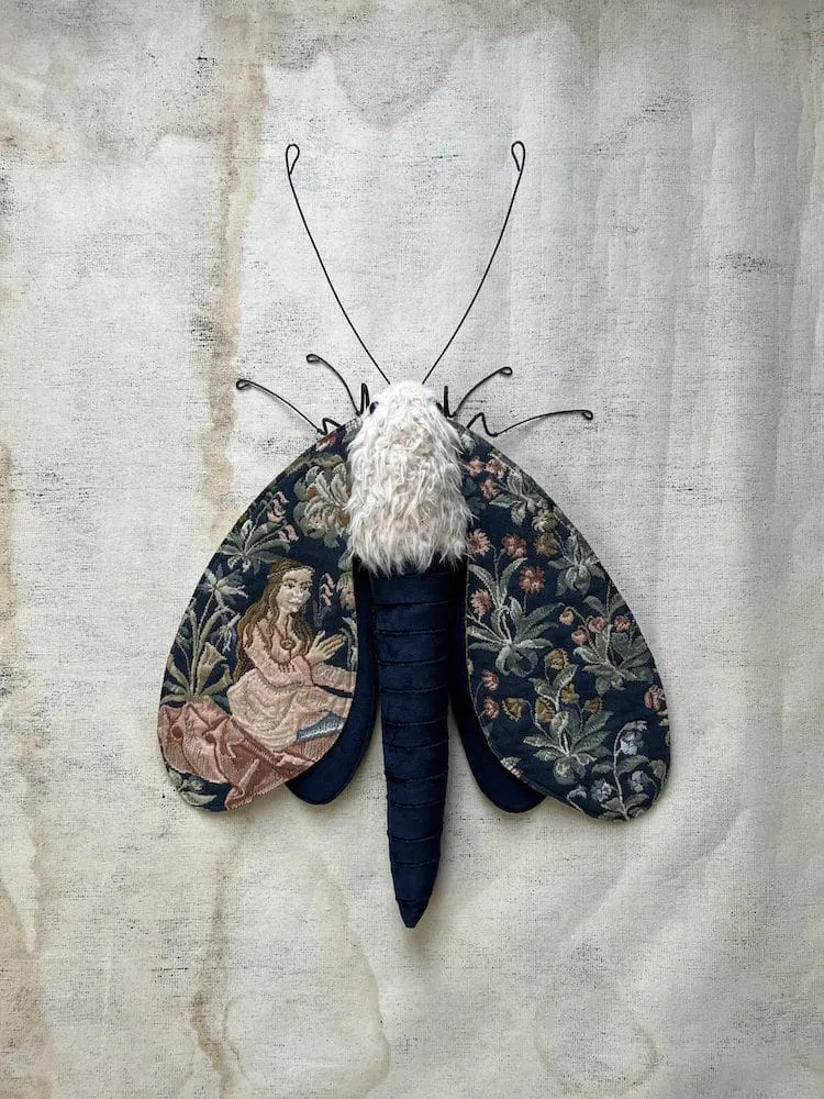 Des papillons brodés avec des tapisseries vintages par Larysa Bernhardt Des papillons brodes avec des tapisseries vintages par Larysa Bernhardt 5 Des-papillons-brodes-avec-des-tapisseries-vintages-par-Larysa-Bernhardt