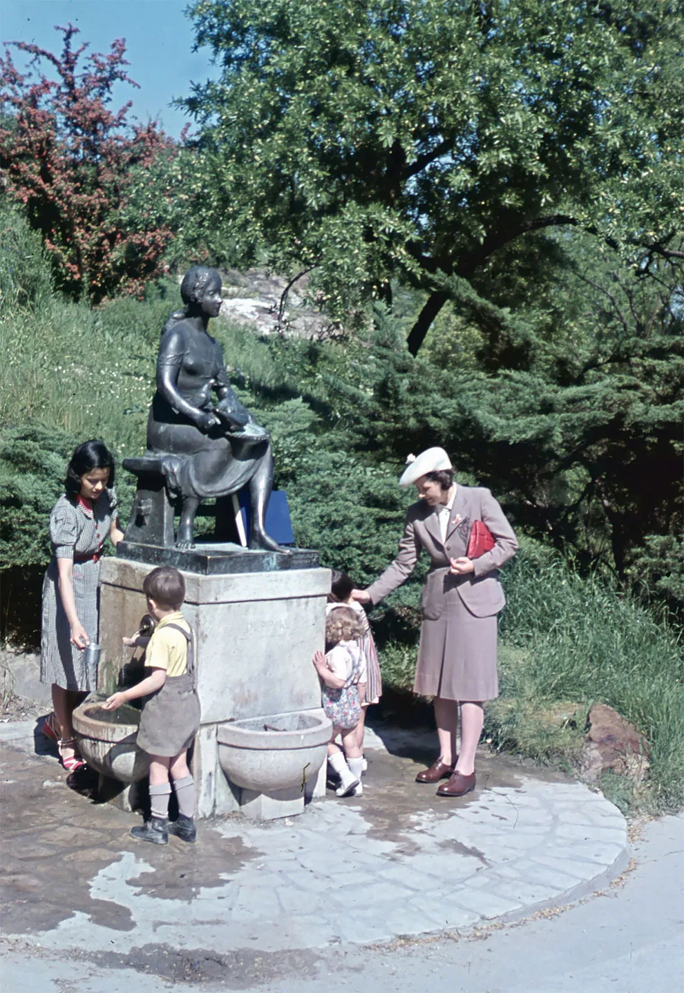 L'été à Budapest en 1939 en agfacolor L ete a Budapest en 1939 en agfacolor hongrie seconde guerre mondiale 15 L-ete-a-Budapest-en-1939-en-agfacolor-hongrie-seconde-guerre-mondiale