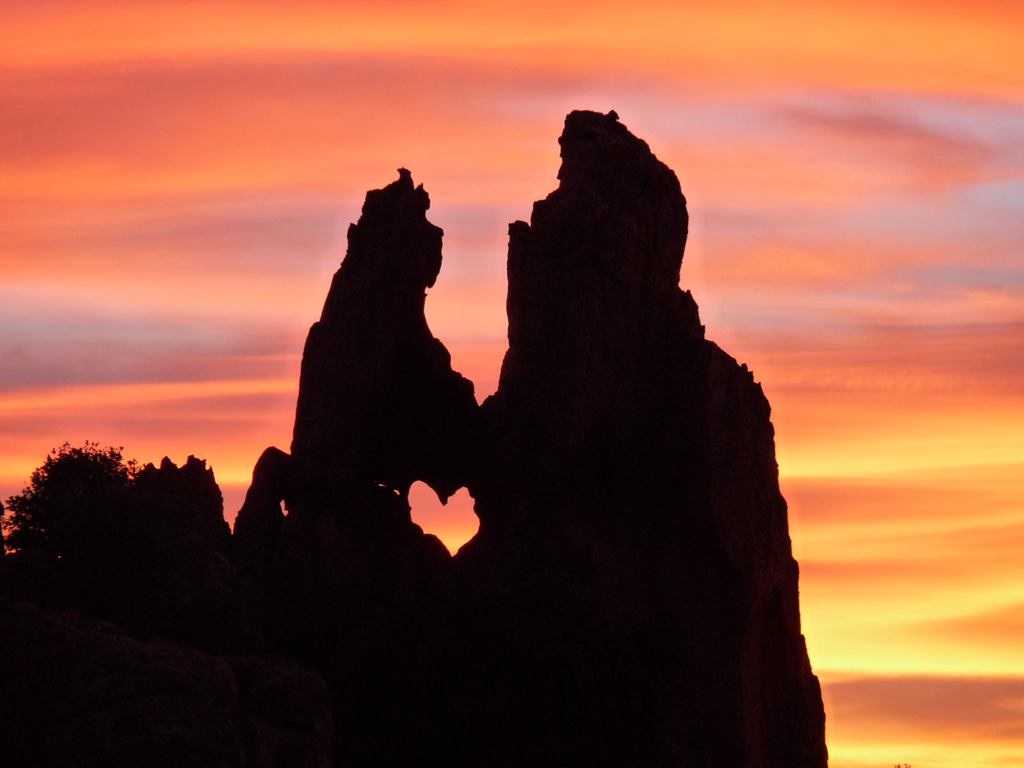 Le cœur de Corse des calanche di Piana Le coeur de Corse des calanche di Piana les amoureux des calanques 6 1 Le-coeur-de-Corse-des-calanche-di-Piana-les-amoureux-des-calanques-6